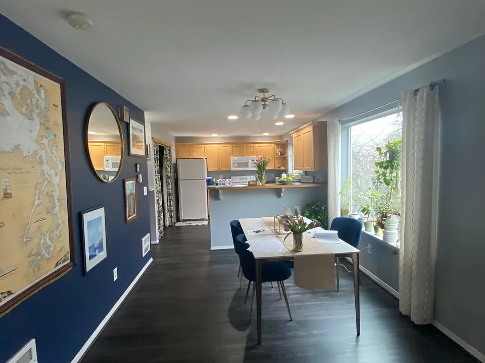 Open kitchen / living concept with plenty of space for large dining room table