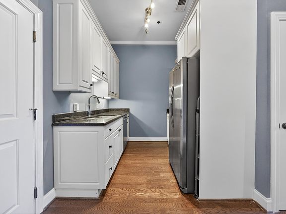 5th image of 705 Maple St APT F204