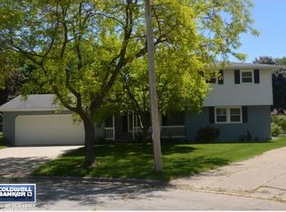 2558 Vicki Ln, Green Bay, WI 54311