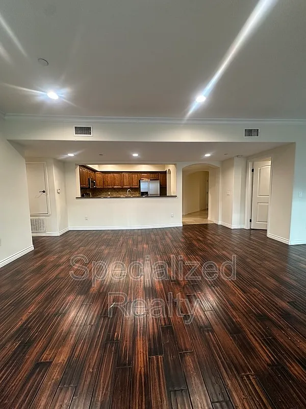 3 bed, 2.5 bath, 1640 sqft, $4,195 — Photo 4