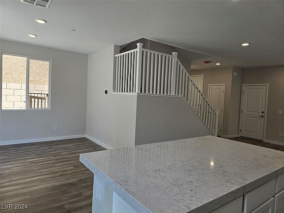 4th image of 10643 Deibel Ave