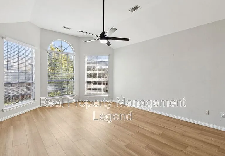 8012 Greenwood Dr — Photo 24