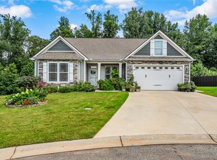 121 Marshfield Trl, Simpsonville, SC 29680