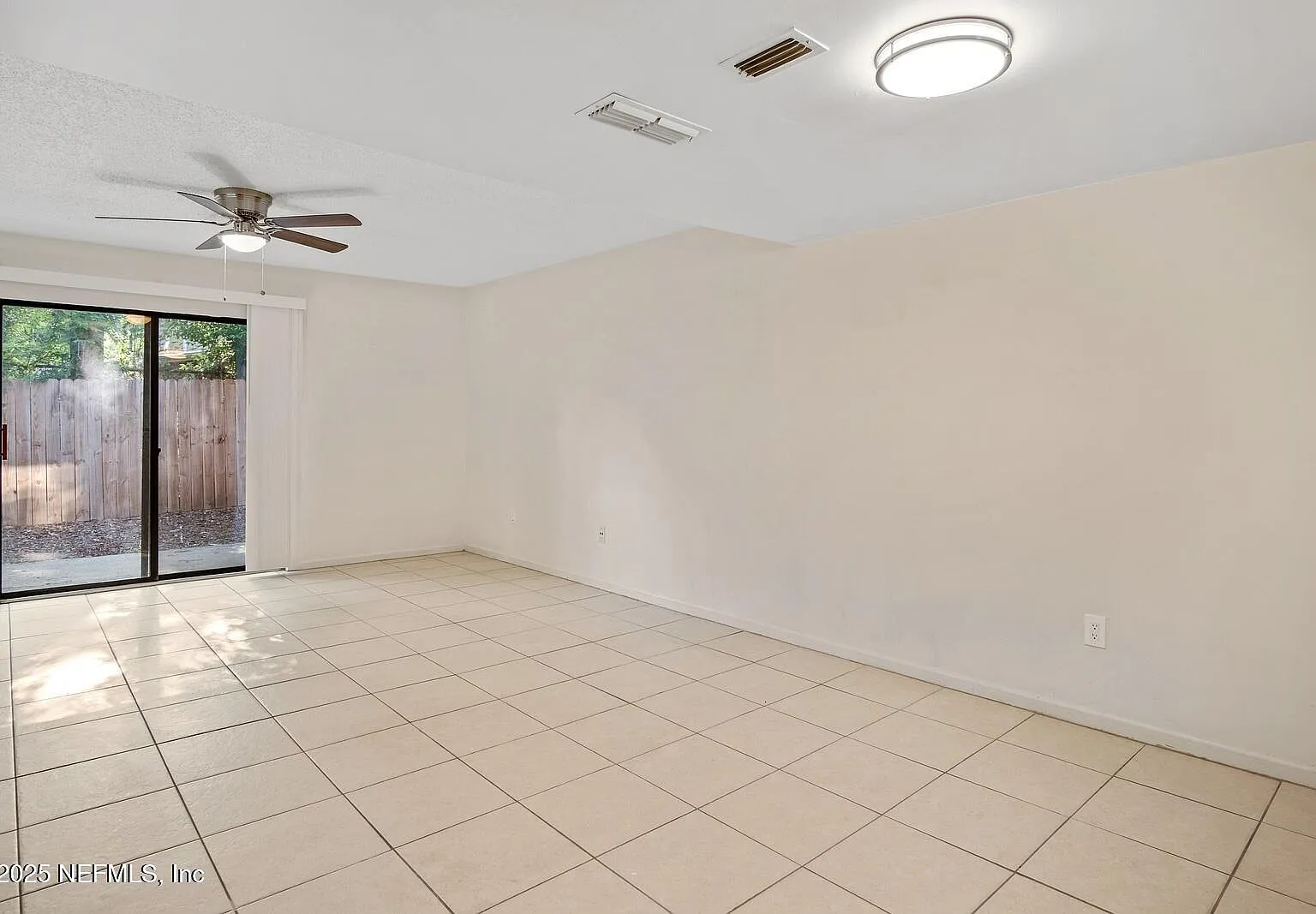2 bed, 2.5 bath, 1258 sqft, $1,395 — Photo 4
