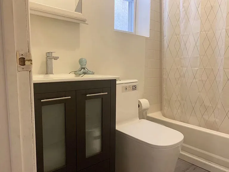 1725 Bainbridge St #1F — Photo 8