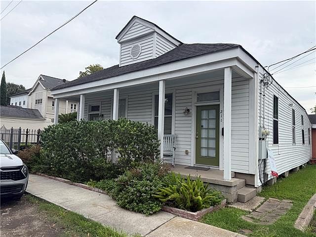 1st image of 211 Adams St