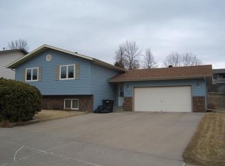 831 N 31st St, Bismarck, ND 58501