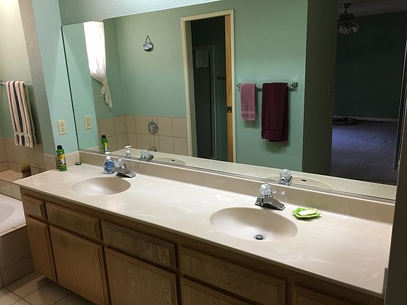 3rd image of 490 Stanford Dr