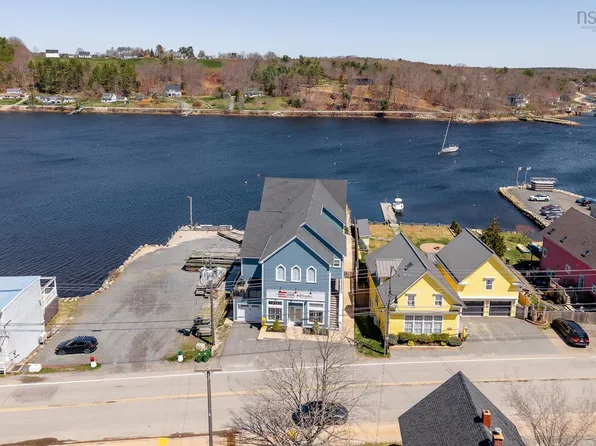 629 Main St #5, Mahone Bay, NS B0J 2E0