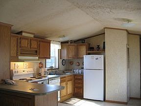 4th image of 27 Rosewood Ln