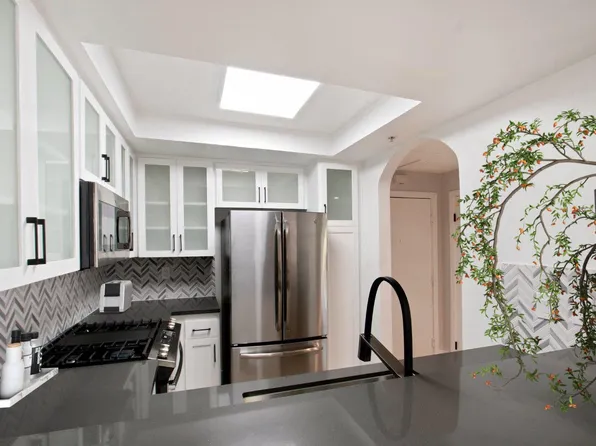 Burton, 8665 Burton Way #P11, Los Angeles, CA 90048