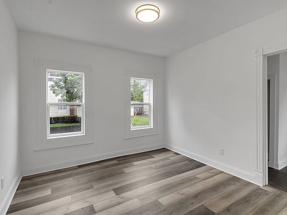 3rd image of 131 Ross St