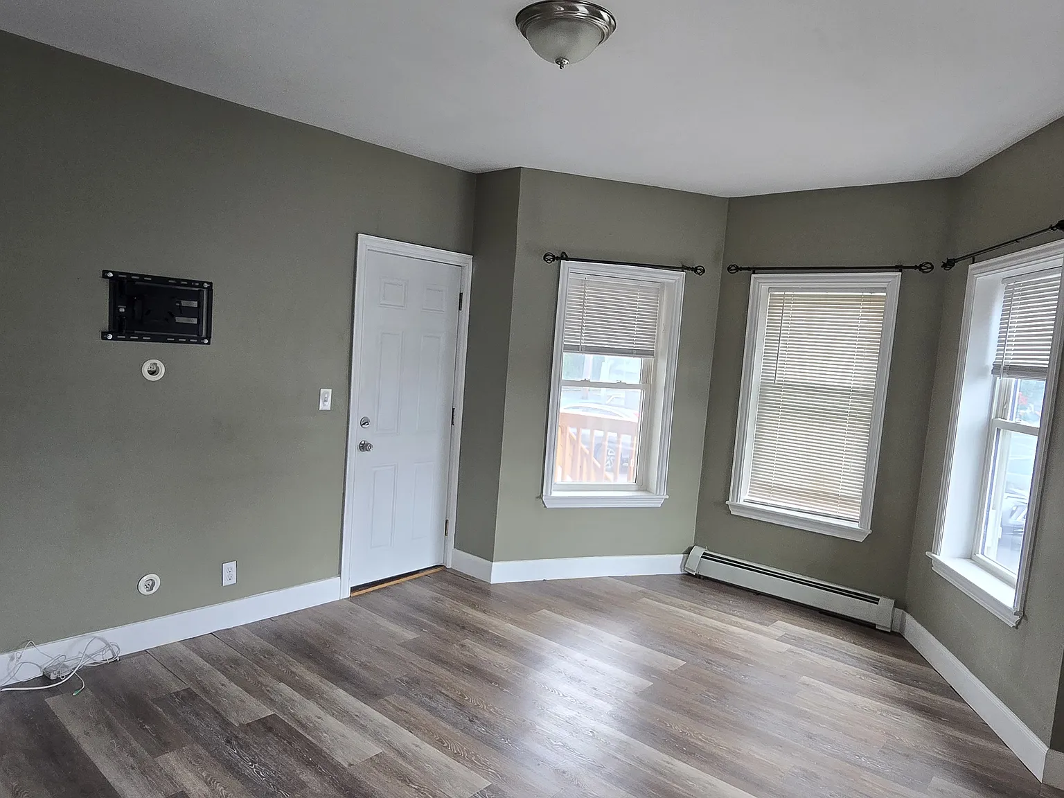 2 bed, 1100 sqft, $2,100 — Photo 4