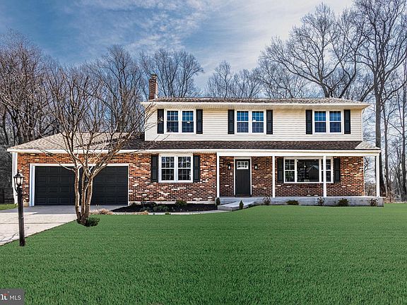 2nd image of 2320 Lighthouse Ln