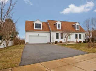 16 Evelin Cir, Middletown, RI 02842