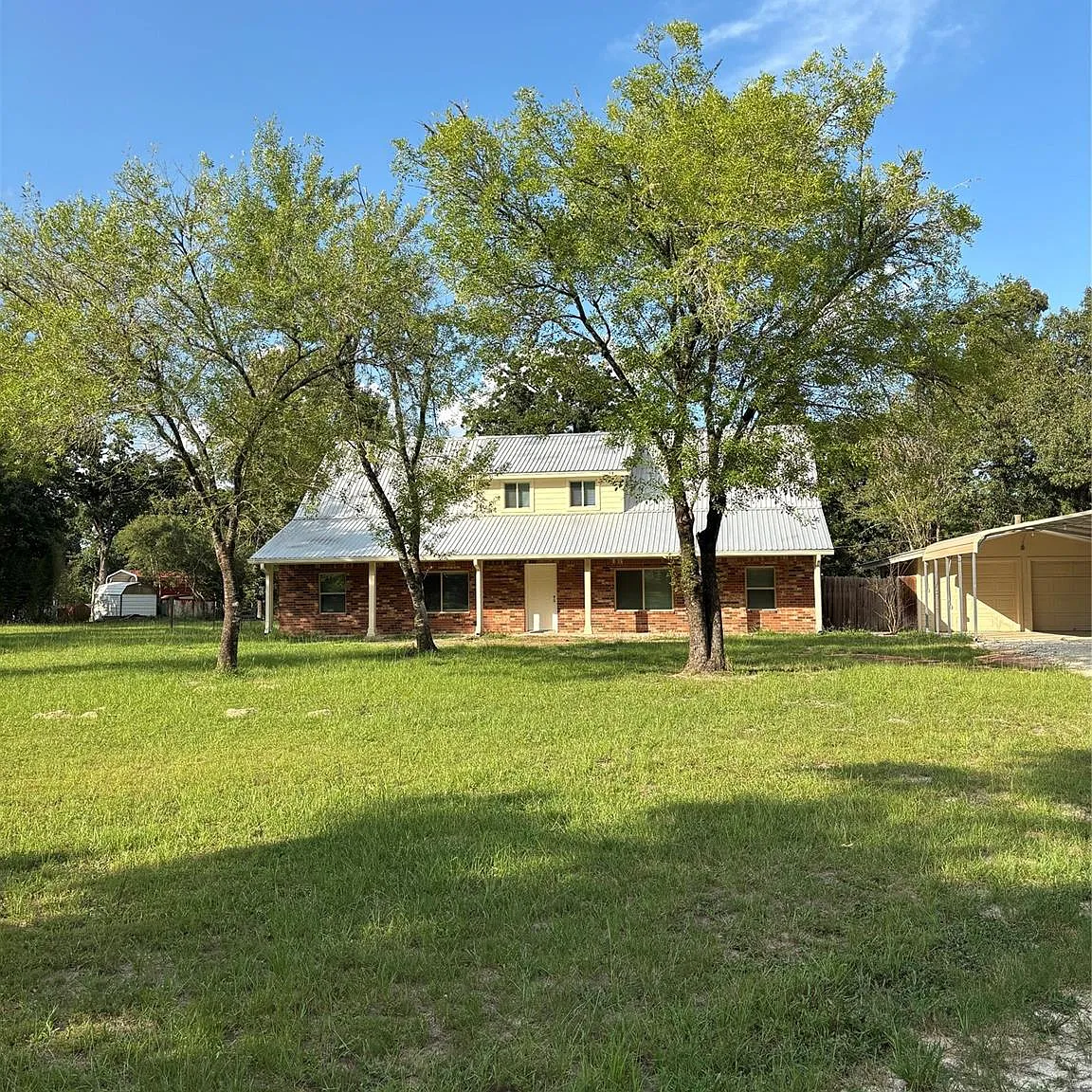 5 bed, 2.5 bath, 2576 sqft, $2,450 — Photo 3