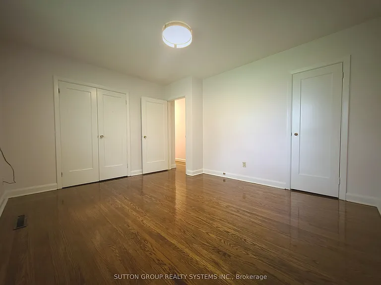998 King Rd — Photo 11