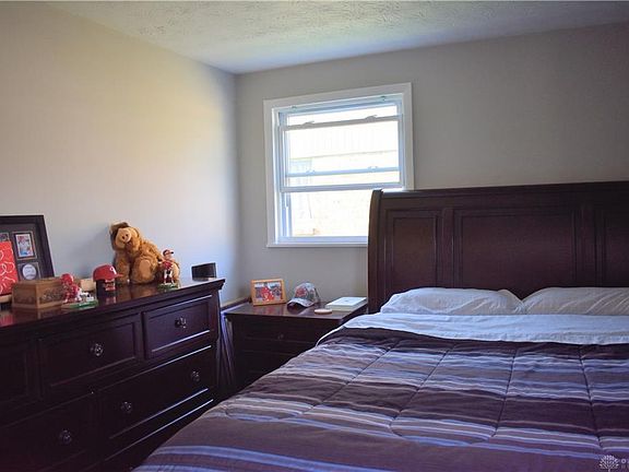 3rd image of 472 Winchester St