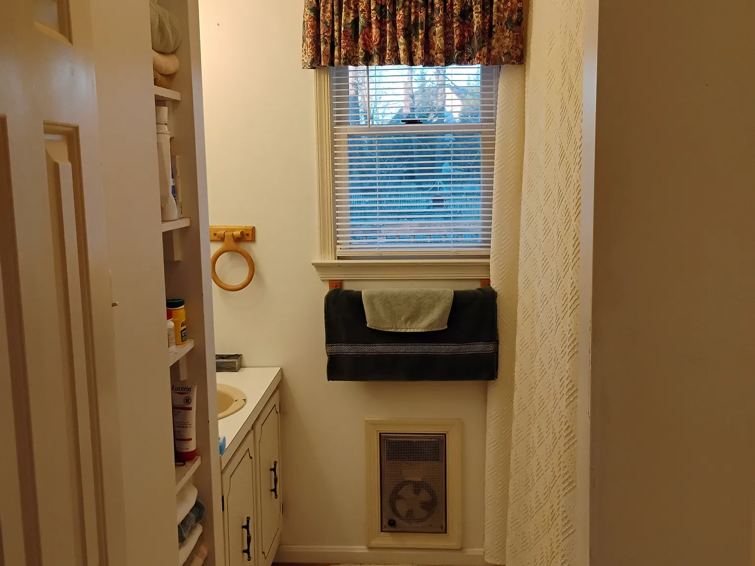 2 bed, 744 sqft, $2,500 — Photo 3