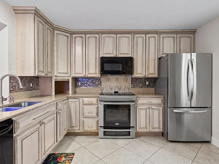 1303 Lakeview Dr E — Photo 6