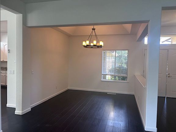 4th image of 909 Telford Ln