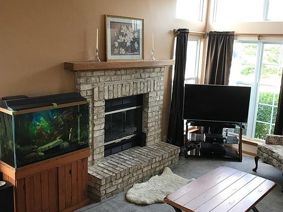 3rd image of 729 Redwood Ct
