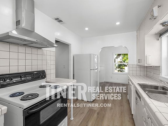 3rd image of 663 Blackwood St