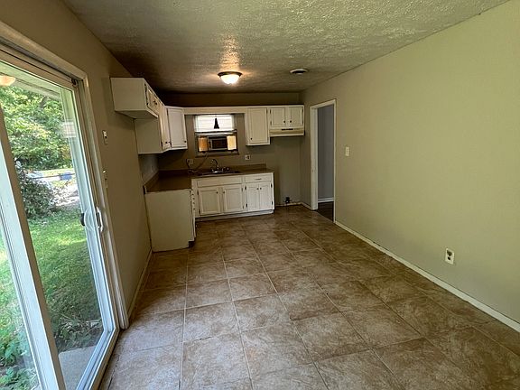 5th image of 4407 Burrwood Dr