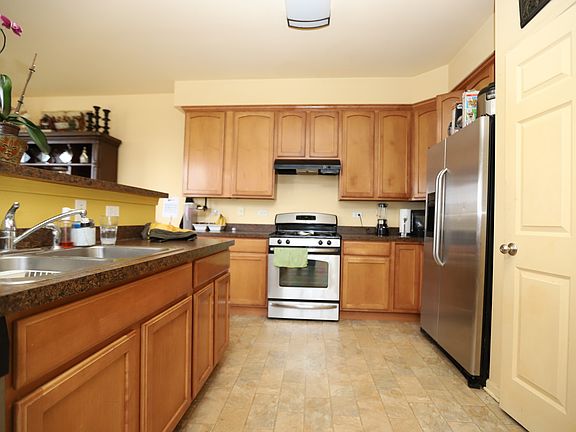 2nd image of 602 Schubert St