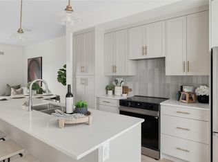 2538 Shelbourne St #3, Victoria, BC V8R4M4