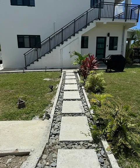 47 Two La Grande Princesse Cir #H — Photo 1