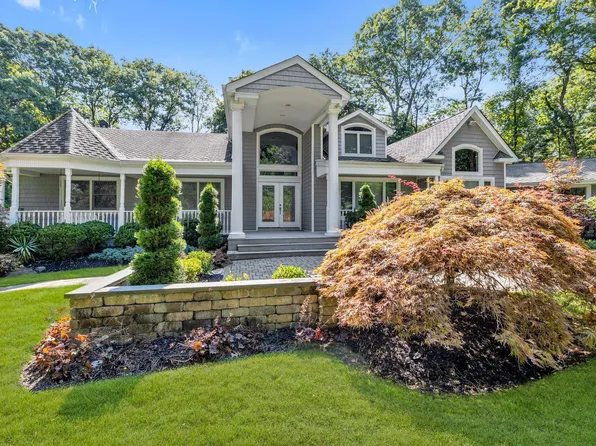 31 Round Tree Drive, Melville, NY 11747