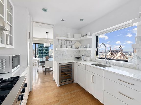4th image of 425 E 58th St APT 27B