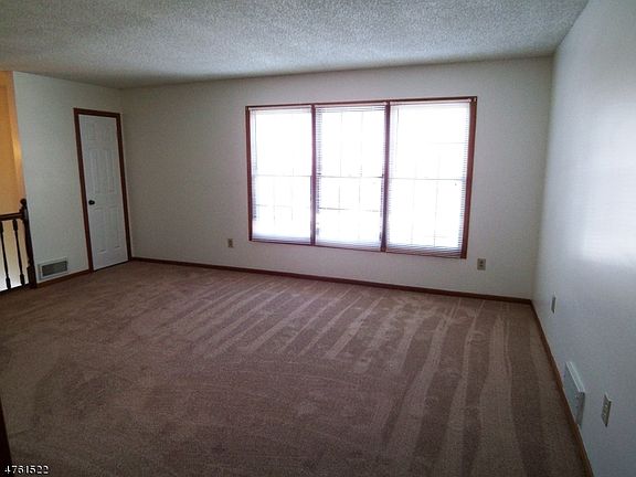 3rd image of 39 Burlington Ct #1920