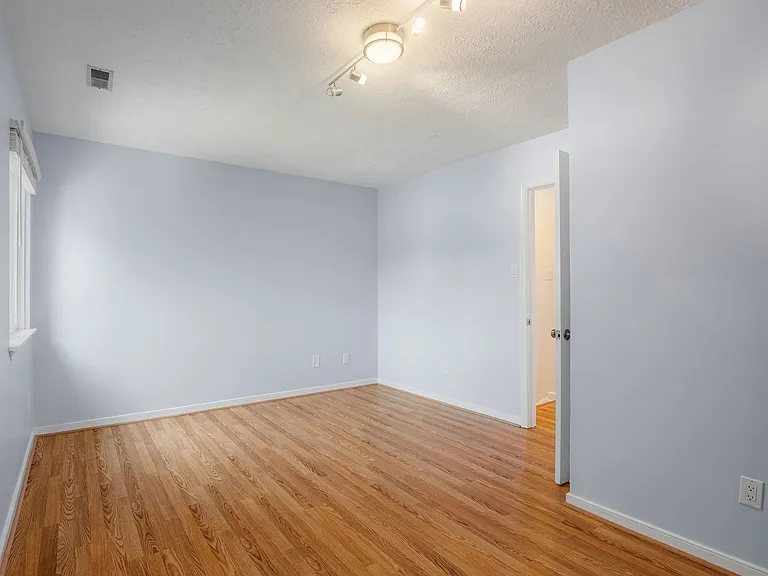 2087 Airy Cir — Photo 23