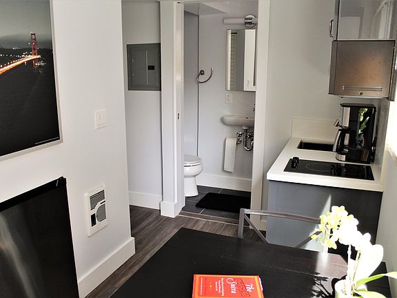 2nd image of 940 Jones St #9
