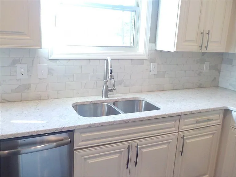 2485 Matlin Way — Photo 4
