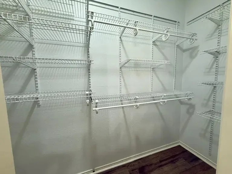 4425 Park Creek Ct — Photo 12