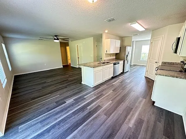 3203 W Babcock Pl — Photo 2