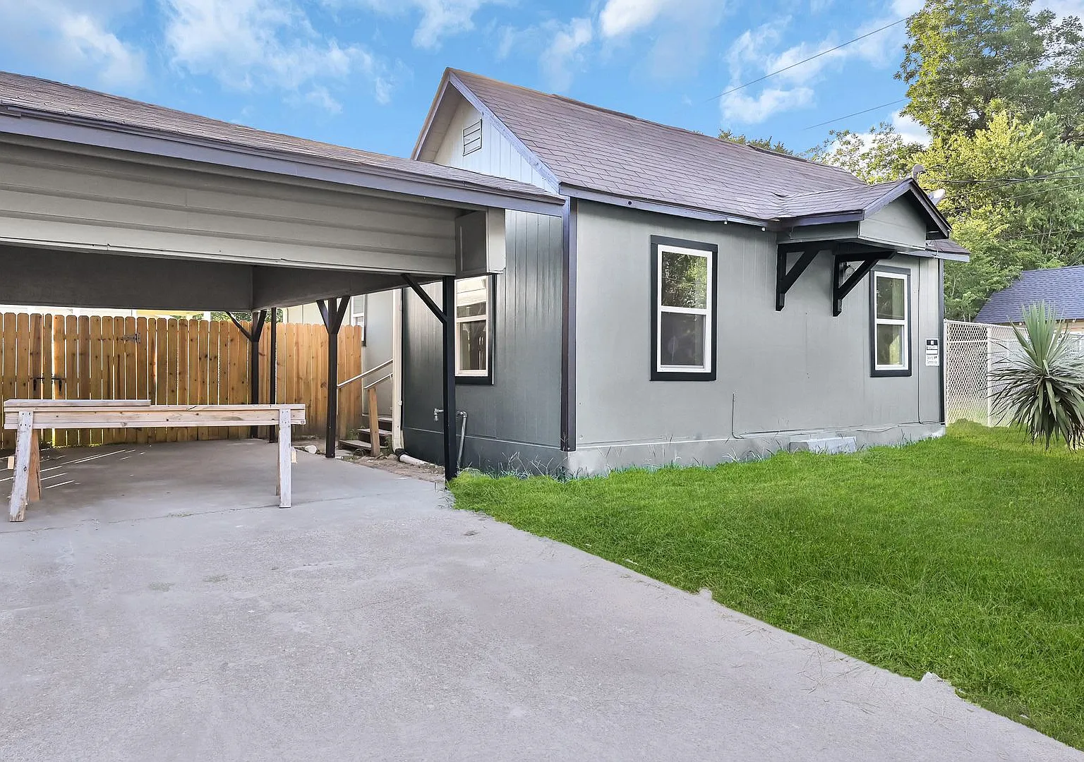 Asap Move In! Newley remodeled 2 bedroom — Photo 3