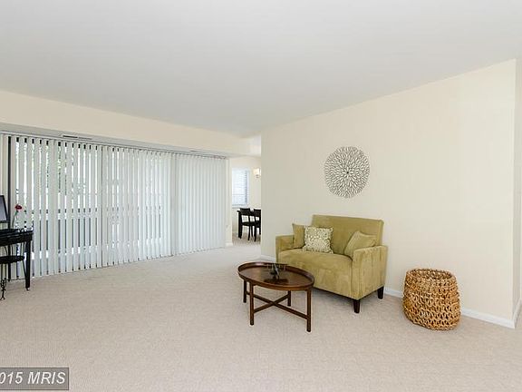 5th image of 2842 Dover Ln APT 204