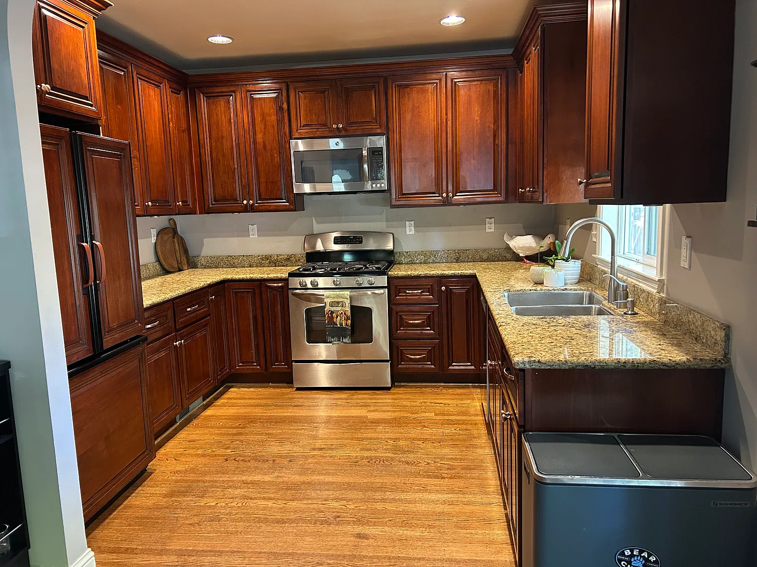 3 bed, 1280 sqft, $3,150 — Photo 3