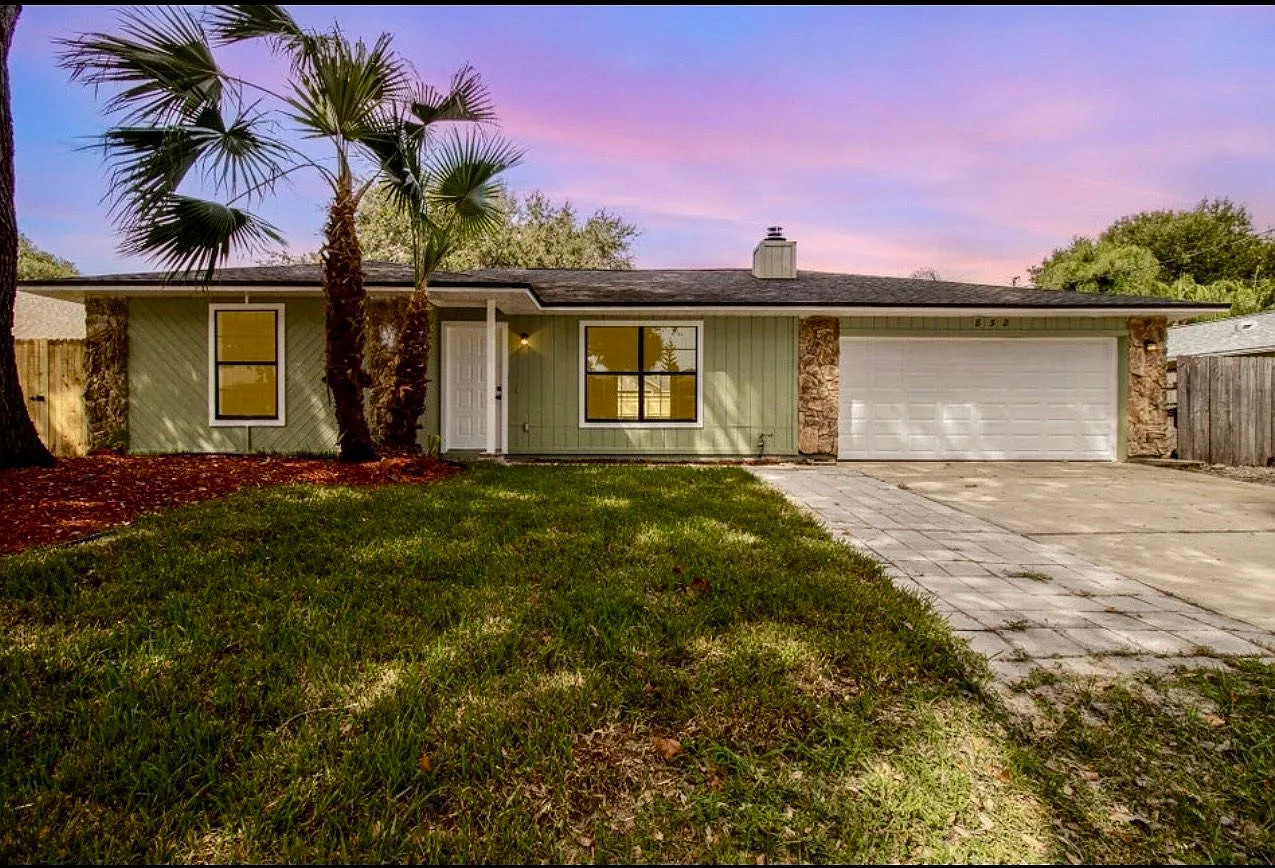 3 bed, 2.0 bath, 1592 sqft, $2,550 — Photo 2