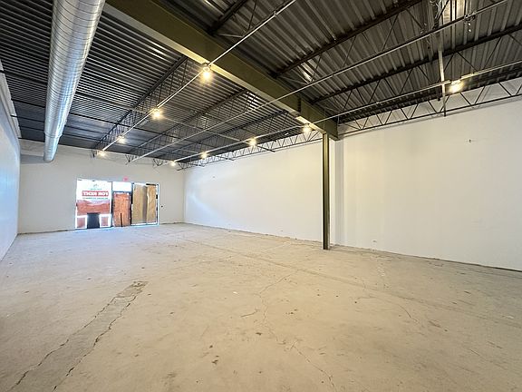 4th image of 4501 N Cumberland Ave #6F