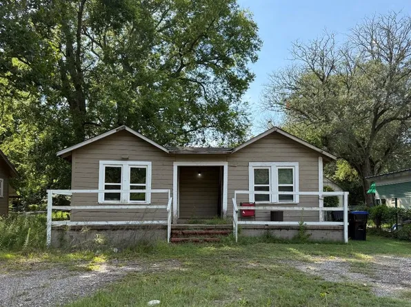 623-625 627 Harrell St, Longview, TX 75601