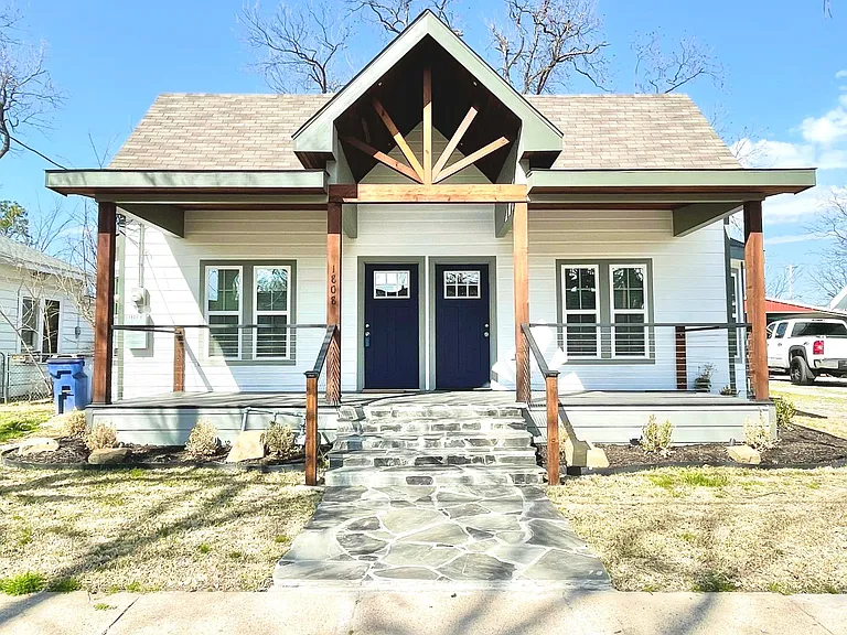 1808 Oneal St — Photo 2