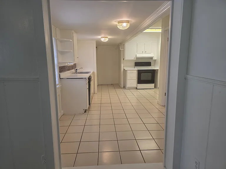 15 Burbank Blvd — Photo 3