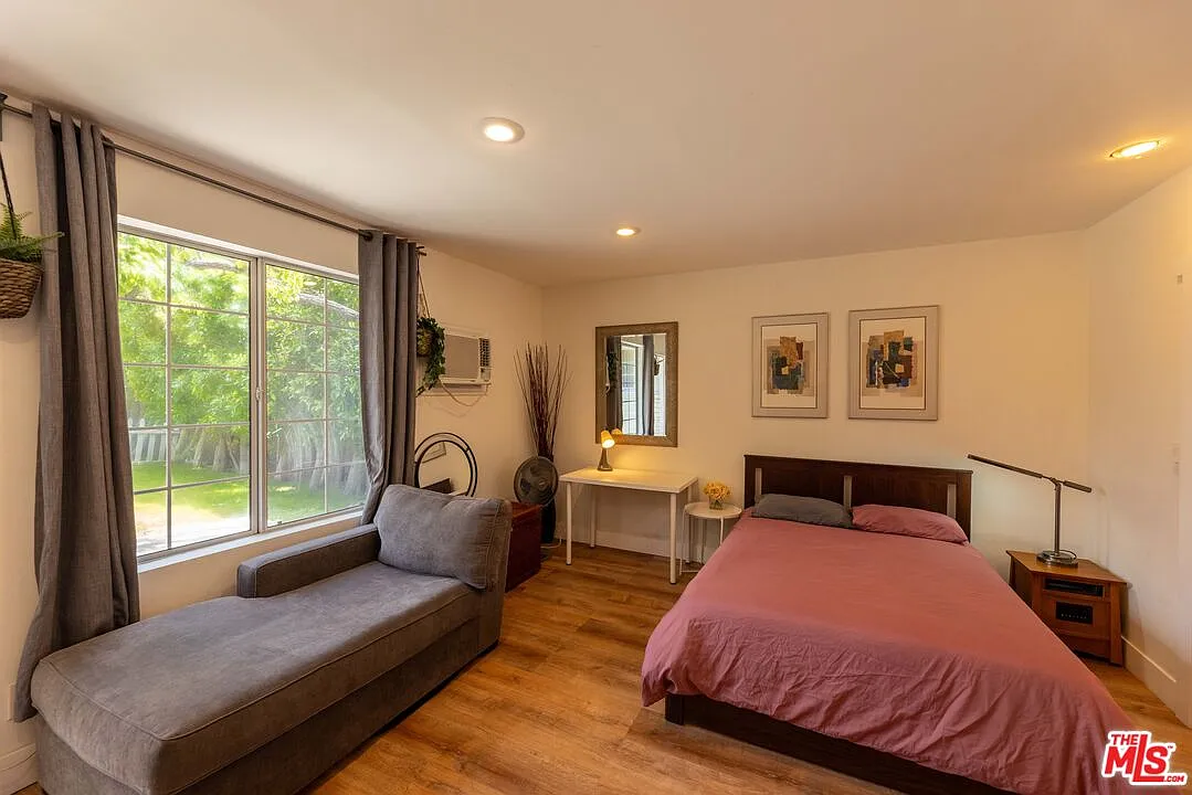Studio, 1.0 bath, 250 sqft, $1,850 — Photo 4
