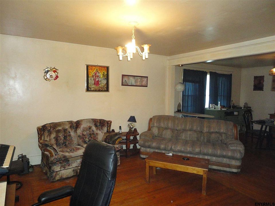 2nd image of 1318 Richard St
