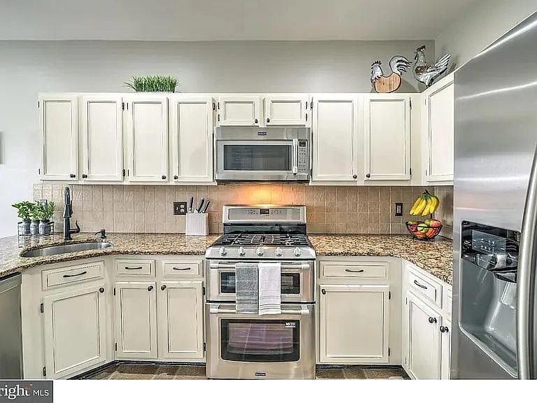 3 bed, 3.0 bath, 1646 sqft, $3,500 — Photo 1